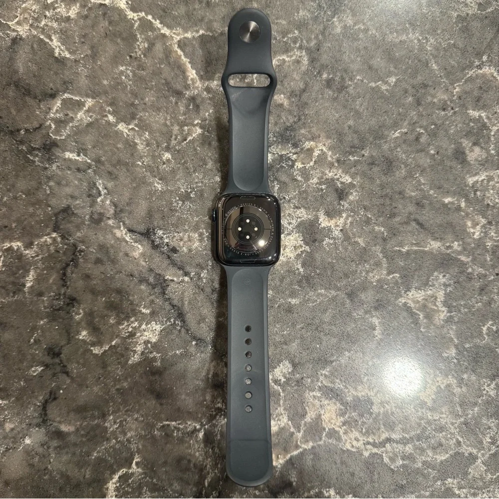 Apple Watch Series 8 (GPS) 45mm Aluminum Case with Midnight Sport Band - S/M